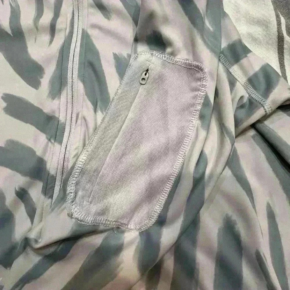 Adidas Running Jacket Size Large - image 4